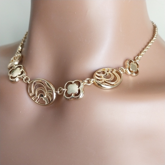 Liz Claiborne Gold Floral Necklace - Picture 3 of 12